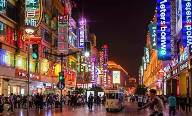 中国最让人放心购物的步行街，武警24小时站岗，还受外国人高赞