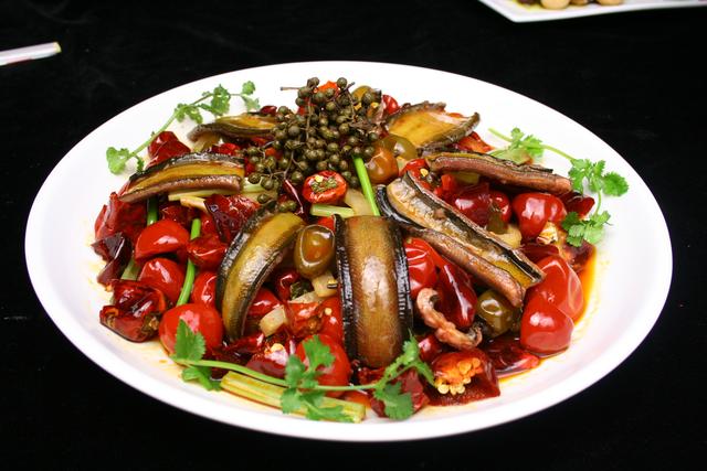 这么制作出来的麻辣鳝鱼,一点土腥味也没有