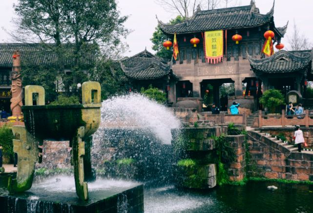 成都人气最高的古镇,被称为"天府第一镇",距今1800多年