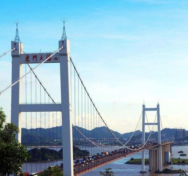 中国第一座大型悬索桥:东莞虎门大桥