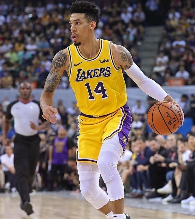 神经刀?湖人jr史密斯:辛亏赢球了,要不然又要被詹姆斯骂了