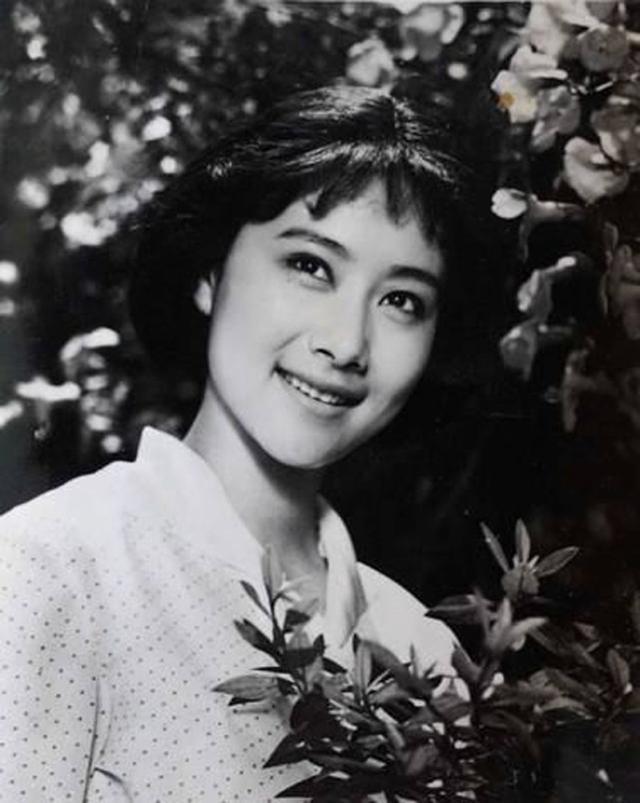 演王亚茹成名的黄梅莹原来她老公就是此男演员儿子浓眉大眼