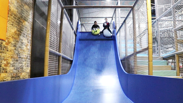 299元带你耍翻天大型网红蹦床90魔鬼滑梯high到尖叫