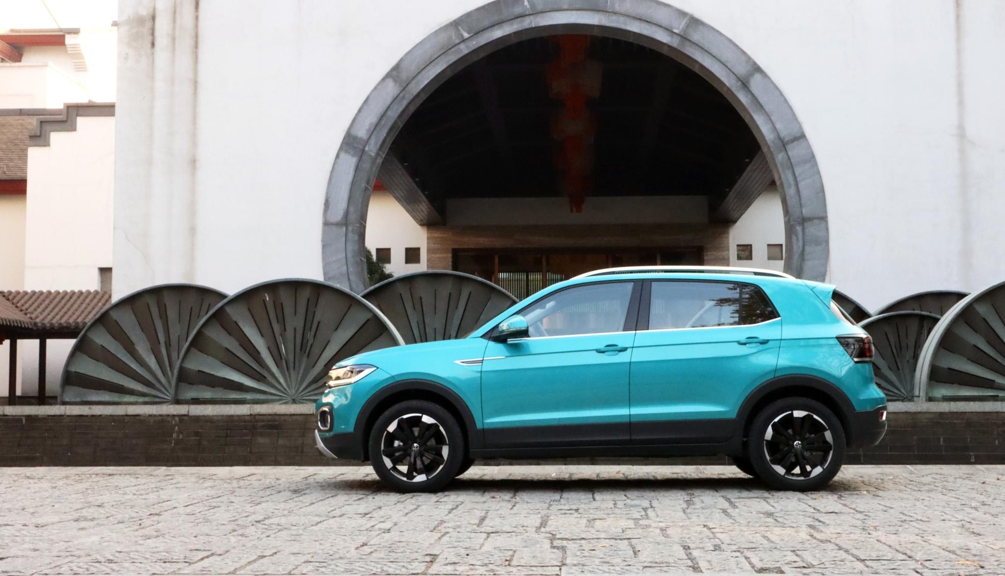 小型suv的斜杠青年试驾一汽大众探影