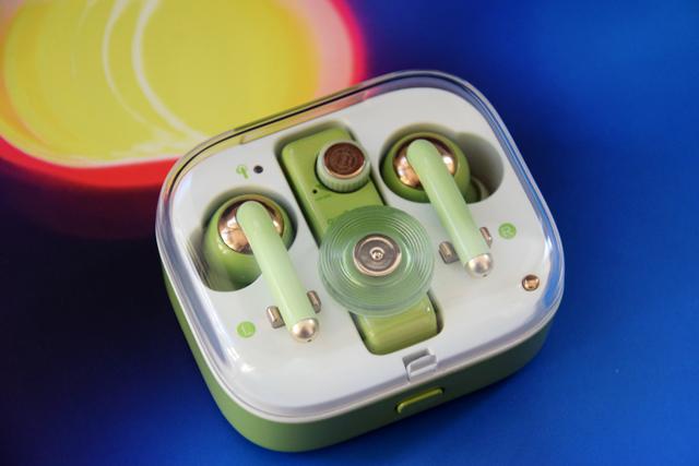 带遥控器的真无线蓝牙耳机?猫王收音机·潮无线 one非同凡响