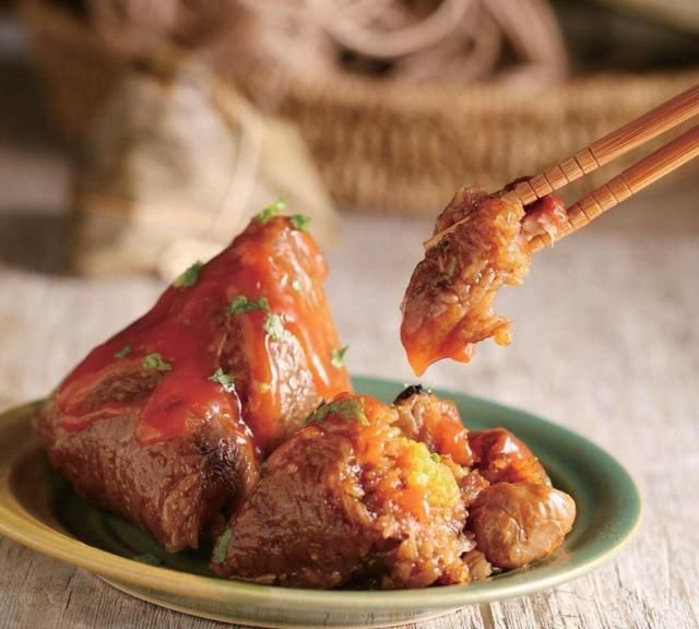 闽南正宗烧肉粽,吃入嘴中油而不腻,香气十足,非常的好吃