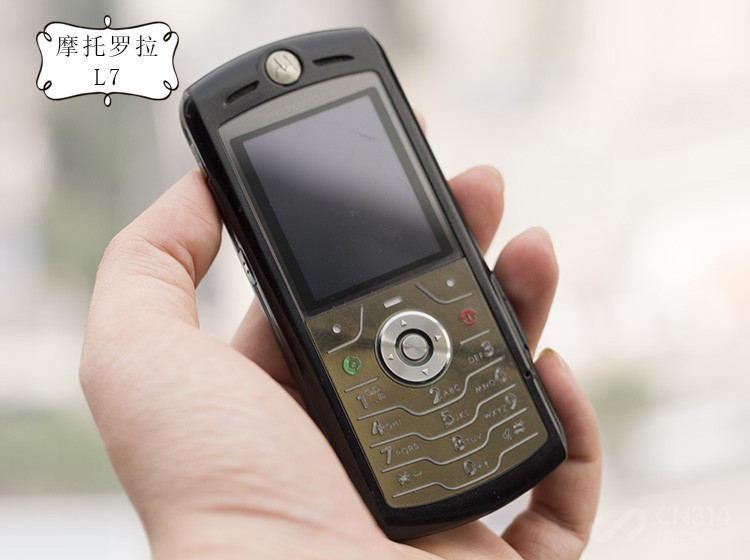 一抹亮骚的超薄直板摩托罗拉slvrl系列你用过吗