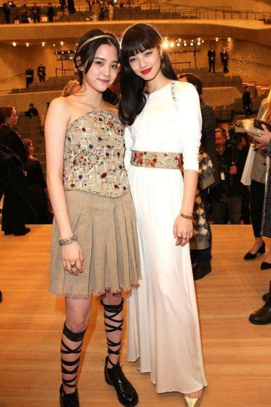 又是一年香奈儿舞台盛宴,欧阳娜娜在小松菜奈的对比下,光芒渐失