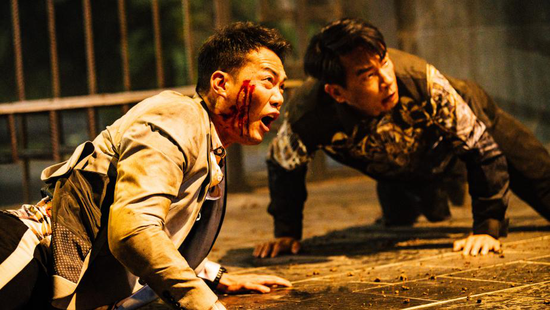 由钱国伟执导的警匪动作电影《孤战》(原名《热血燃烧》)在众多优秀