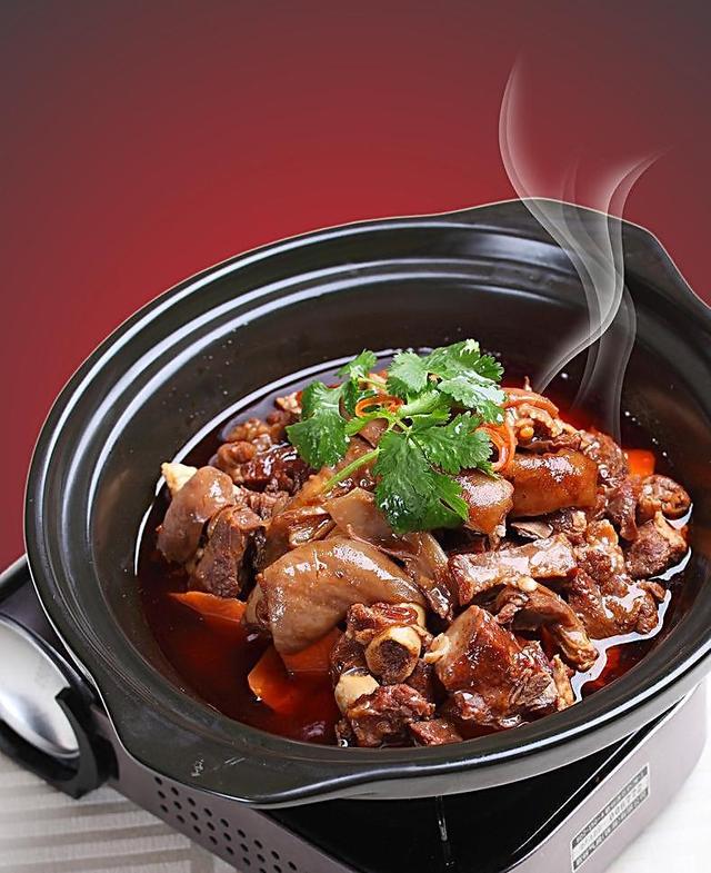 红焖羊肉是降温后最佳的滋补美食,快来试试吧