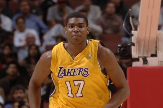 从第一中锋到无球可打,酷爱洗剪吹的拜纳姆是怎么样的一个球员?