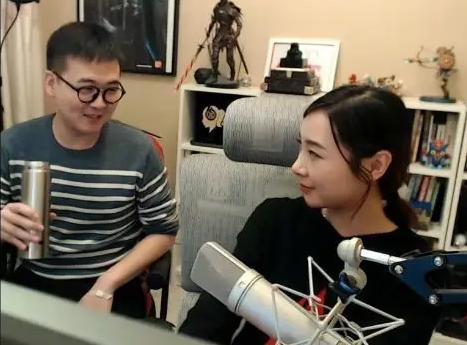 斗鱼人气主播女流深夜感动落泪!原来是弟弟长大了!