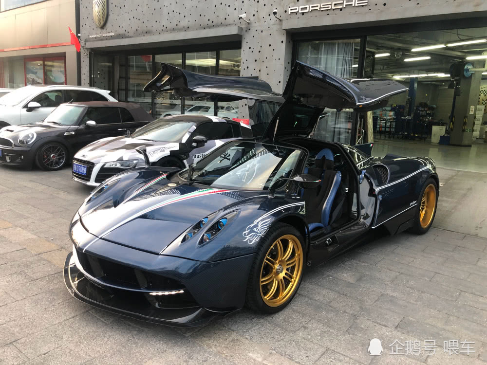 崭新帕加尼现身京城2900万老外给洗车限量3台有说法