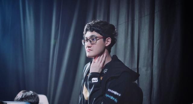 大招提前泄露?rng打野卡萨现身369直播间!网友:一点也不意外