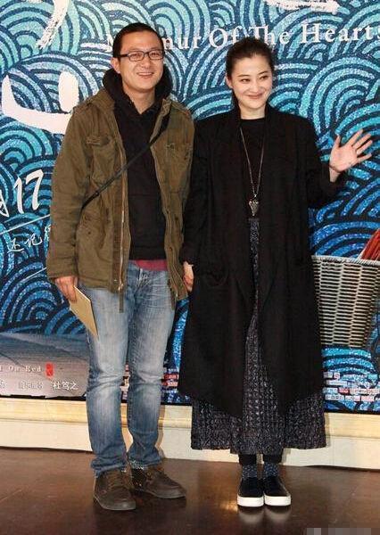 梅婷与大11岁老公乘车被偶遇,二次闪婚后超甜蜜,41岁生二胎|梅婷|曾剑