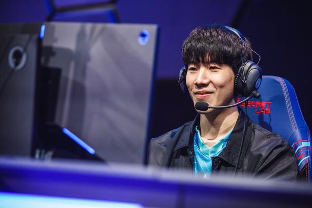 theshy全明星赛表现亮眼,网友议论:他来lpl到底是谁的功劳?