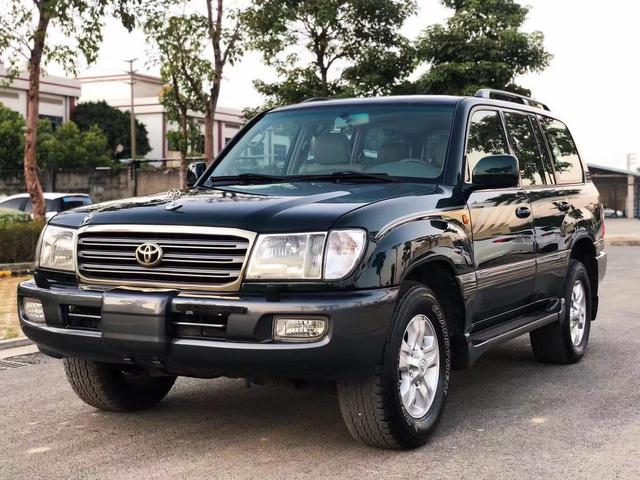 实拍二手的丰田4700vxr仅9万虽然是老款但风采依旧
