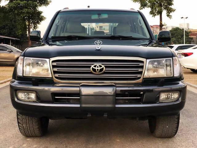 实拍二手的丰田4700vxr仅9万虽然是老款但风采依旧