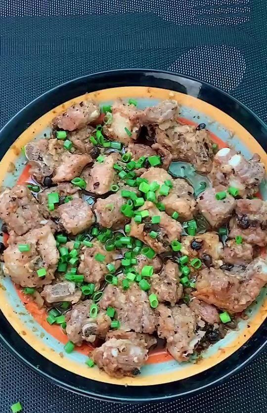 豉汁蒸排骨,不止是茶楼才会有,其实家常做法你也会
