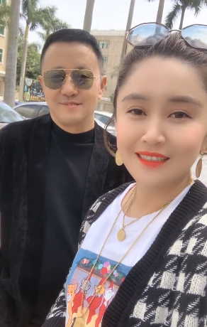 "王长贵"懒理传言,和小19岁妻开学校当校长