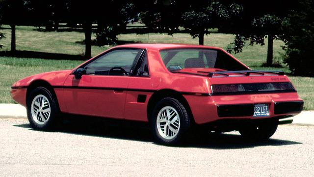 80年代会跑又省油的中置引擎美国跑车-庞蒂亚克fiero