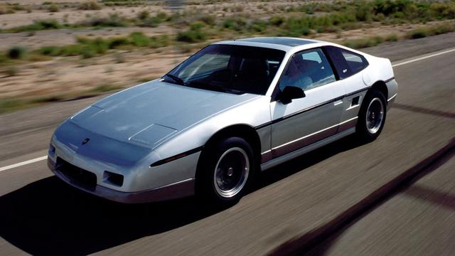 80年代会跑又省油的中置引擎美国跑车-庞蒂亚克fiero