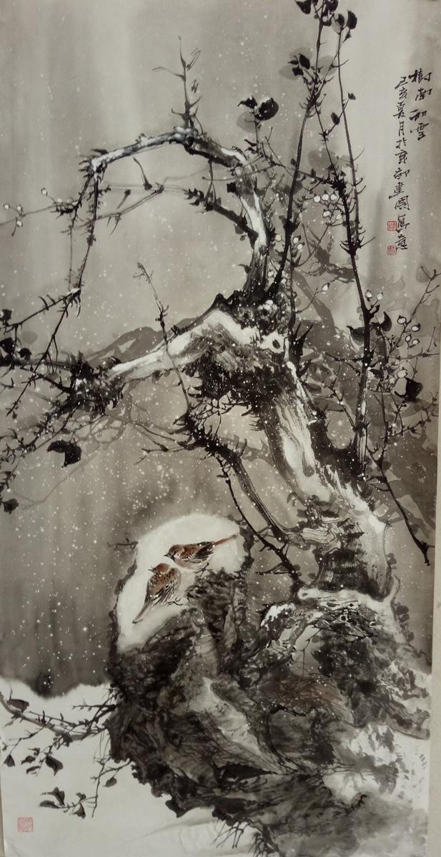 从小喜欢画画,大学曾在河南大学美术系学习,多年来主攻传统写意花鸟画