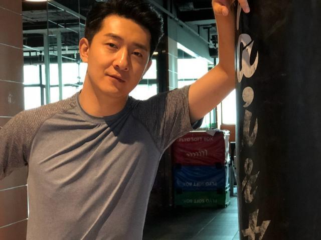 苗驰帅气的外表,是因为多年专业的支撑,如今演什么像什么