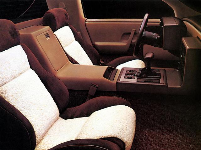 80年代会跑又省油的中置引擎美国跑车-庞蒂亚克fiero