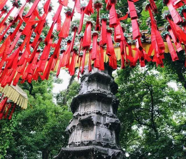 国内最灵姻缘庙三生石上樱花树下执子之手与子偕老