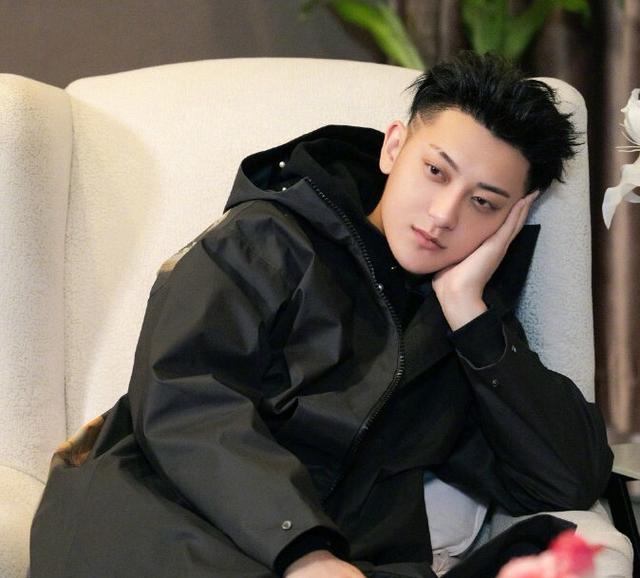 黄子韬曾坦言不在网络发喜欢的人,却不料遇到了他