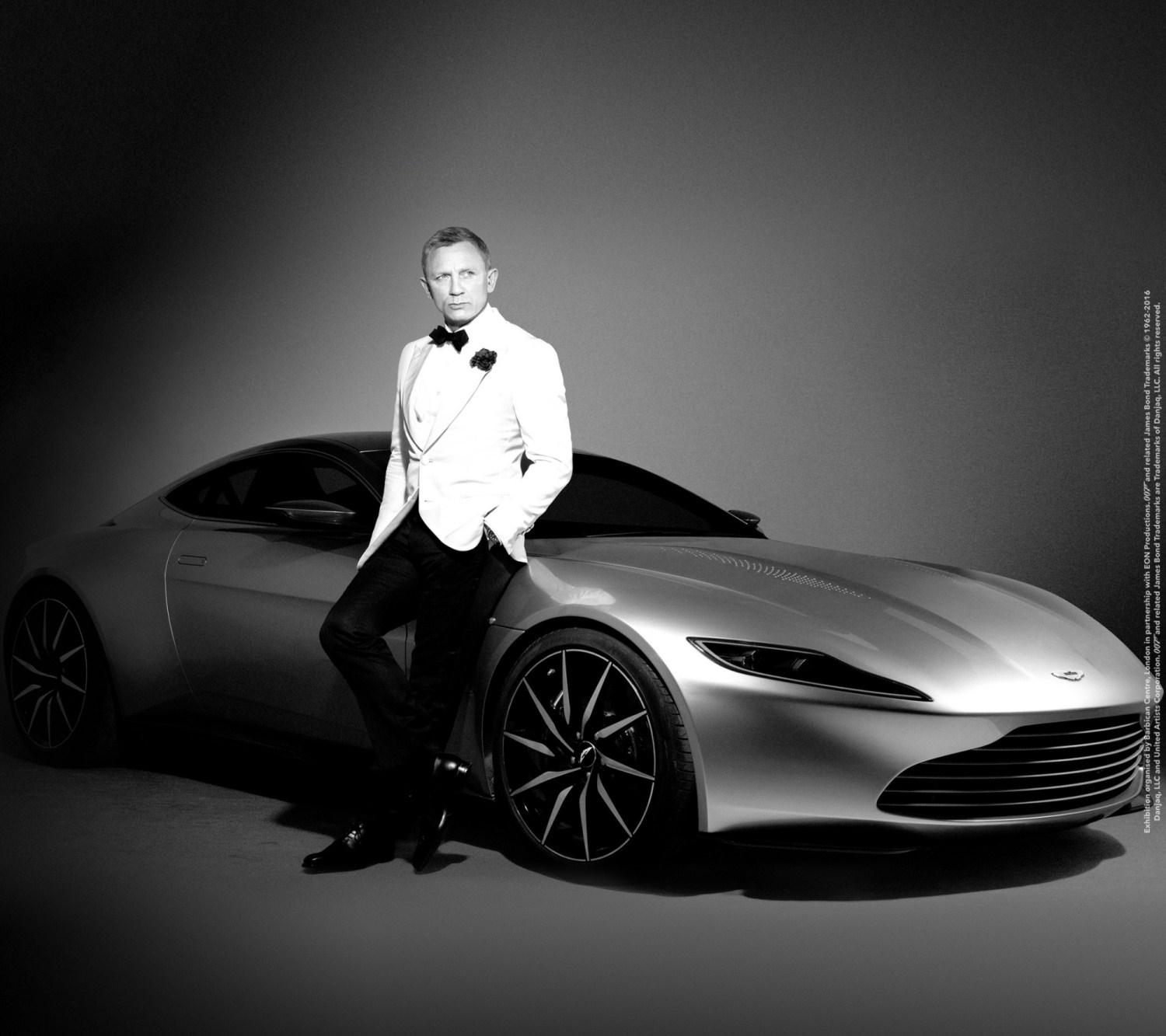 那个全世界最性感男人回来了大家却被这个美艳女郎完全吸引