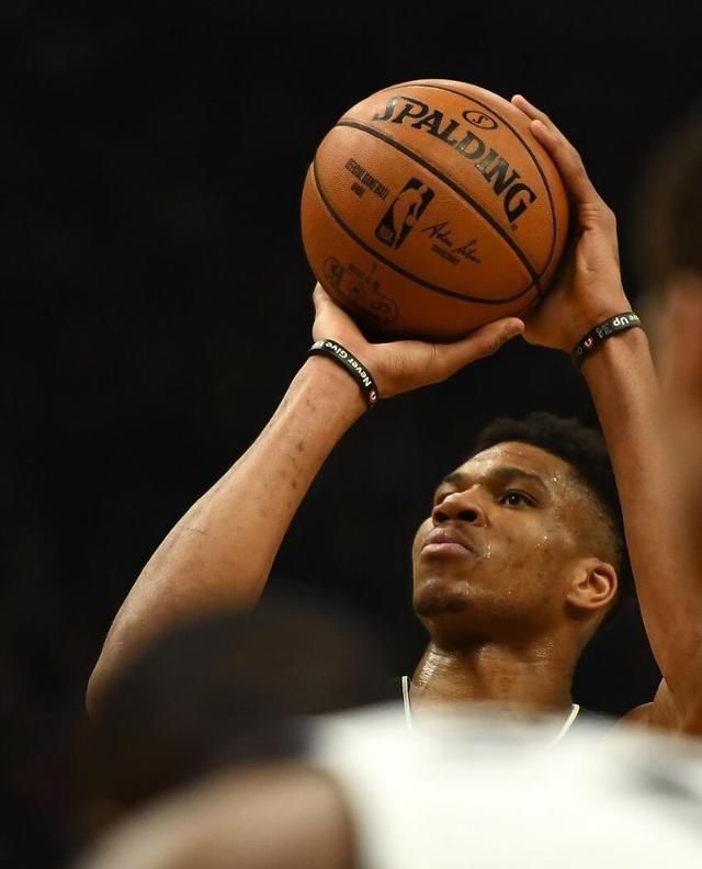 里弗斯1昏招自吞苦果,字母哥生日夜击沉快船再刷队史1纪录