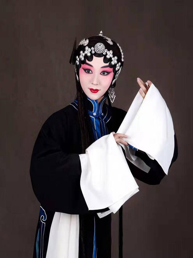 典雅娴静的程派青衣沙霏,京剧界的"魅力新星"