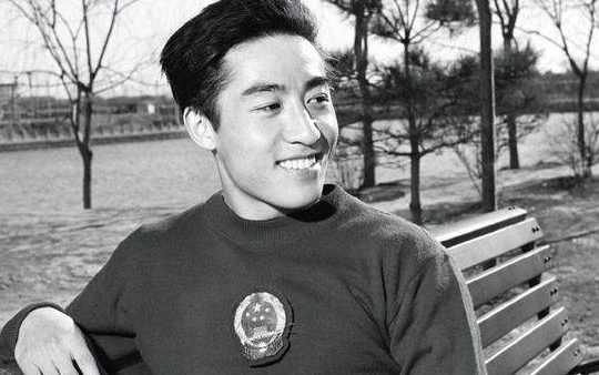 因为庄则栋的实力不比当时任何一个人差,而且年轻有冲击