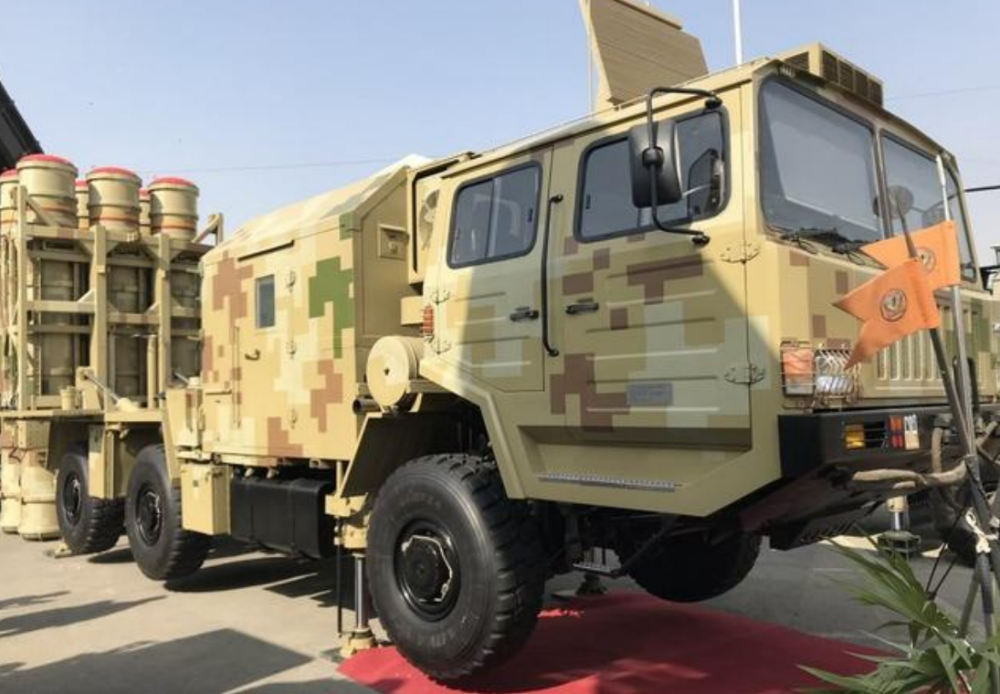 西南6公里处,突然出现了一个导弹防空阵地,这个阵地装备了猎鹰—80