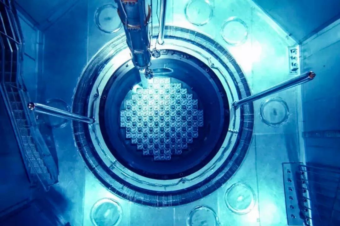 产生地球上不存在的新元素(美国费米加速器国家实验室的粒子加速器