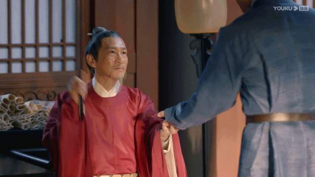 这样一个严师,面对太子受到重大威胁的时候,也会豁出性命极力谏言.