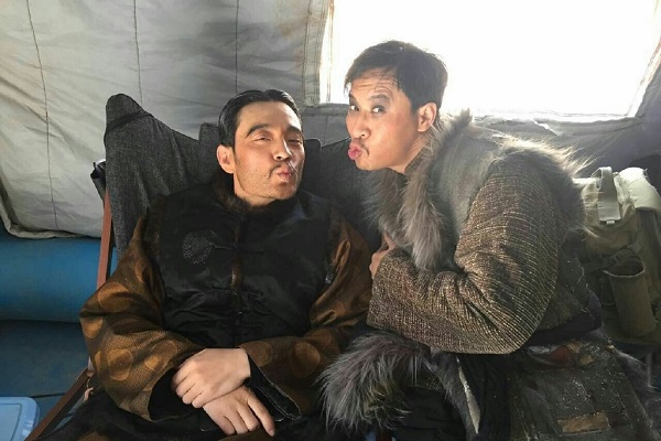 他是《林海雪原》小炉匠,是刘德华御用配音,凭《河山》火了