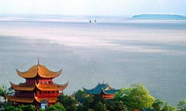 在湖南岳阳的岳阳楼洞庭湖风景名胜区里,那座巍然屹立的楼,便是岳阳楼