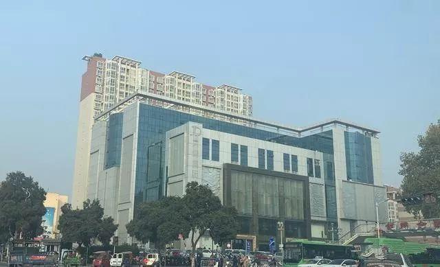 南阳某商场闭店前仍招租,商户损失数十万投诉无门