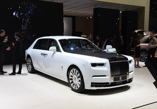 国产巨无霸"劳斯莱斯"来了!双色气场不输幻影,网友:坐等上市