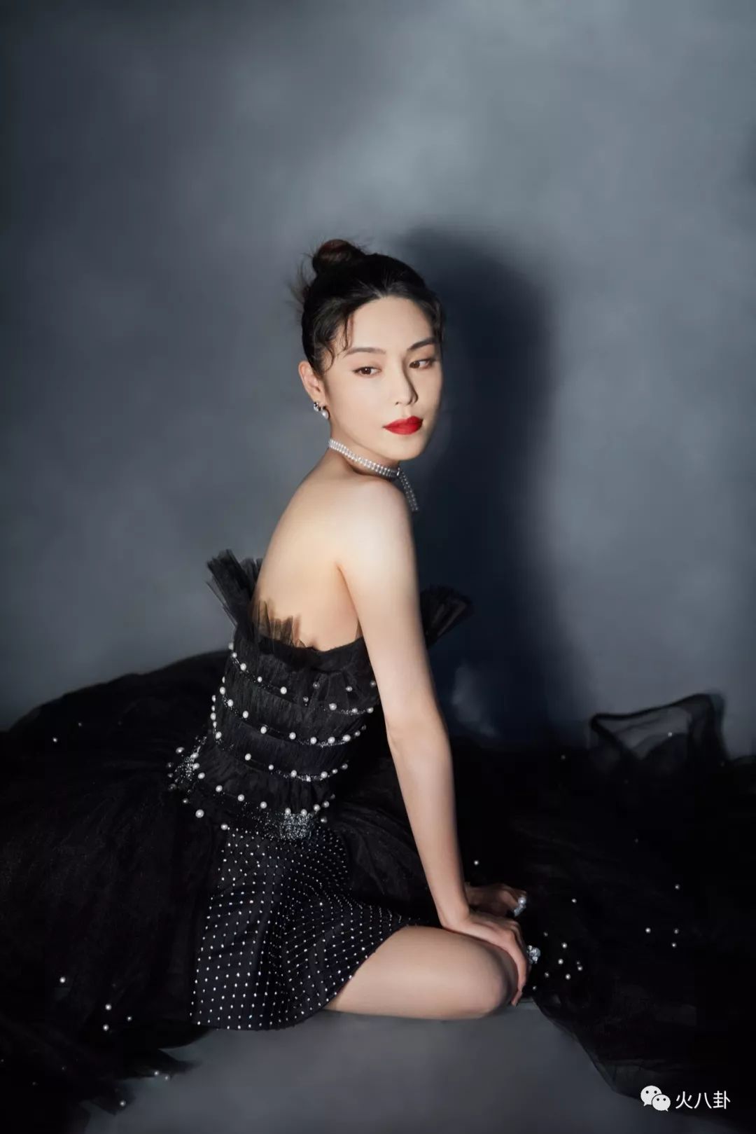 费加罗风尚盛典红毯，韩丹桐暗黑公主蛋糕裙被她穿出绝美冷飒感！