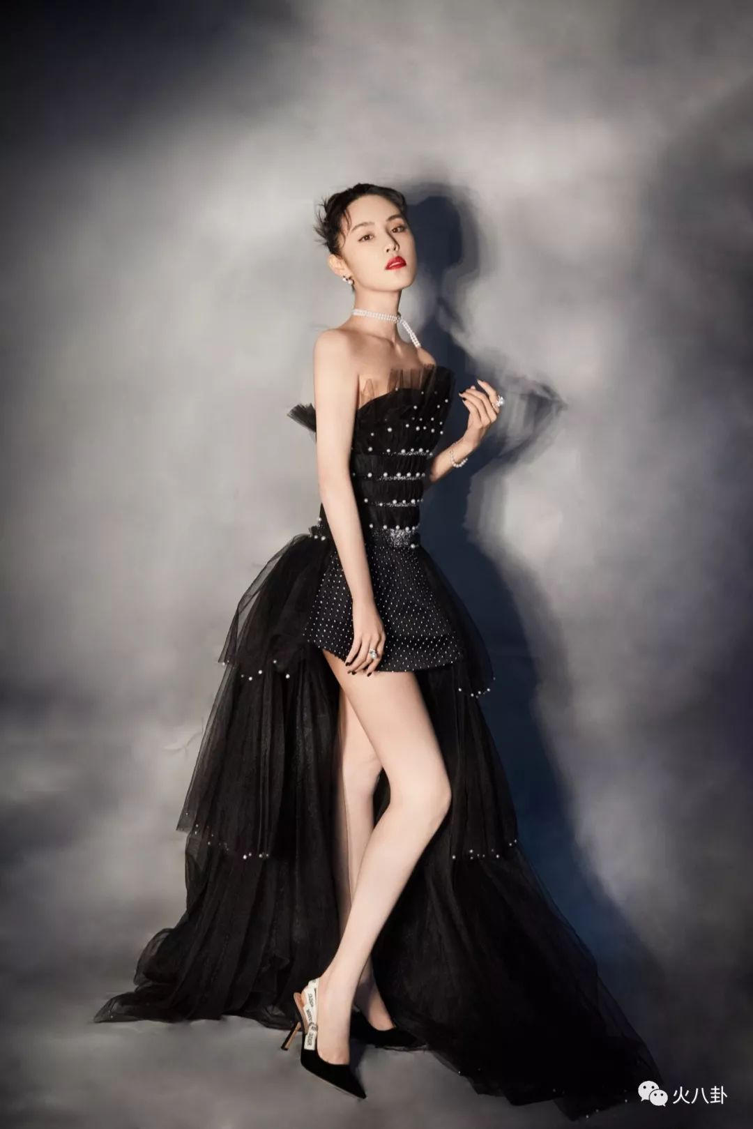 费加罗风尚盛典红毯，韩丹桐暗黑公主蛋糕裙被她穿出绝美冷飒感！