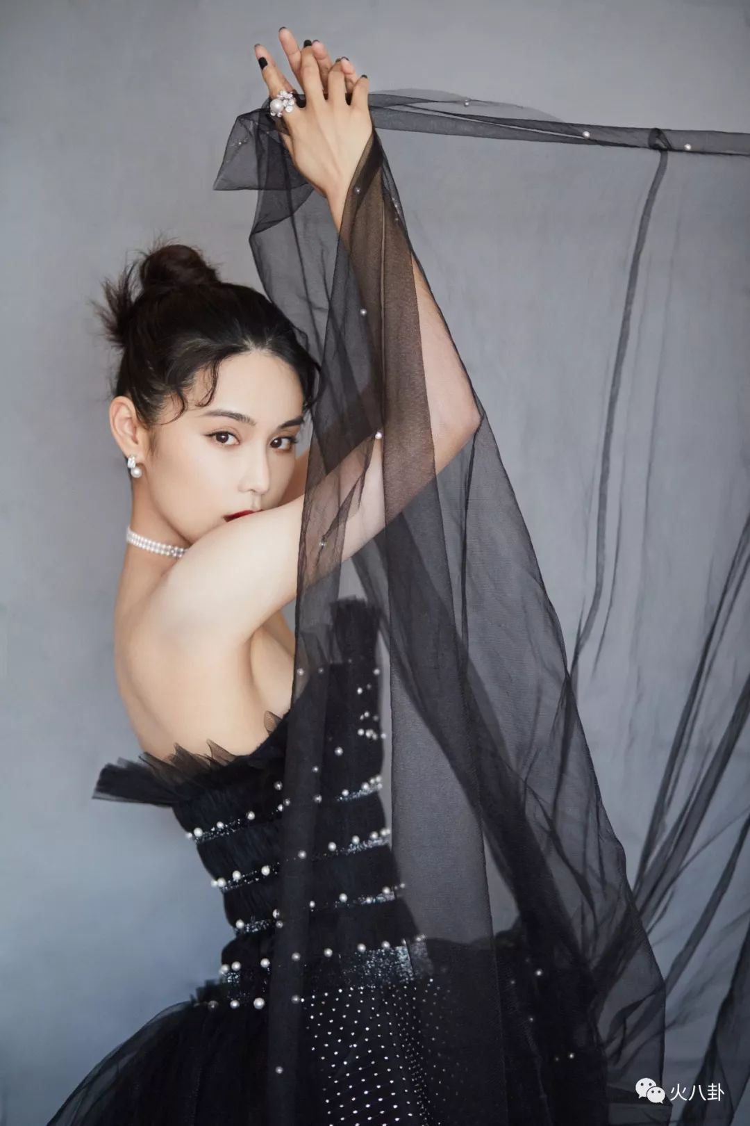 费加罗风尚盛典红毯，韩丹桐暗黑公主蛋糕裙被她穿出绝美冷飒感！