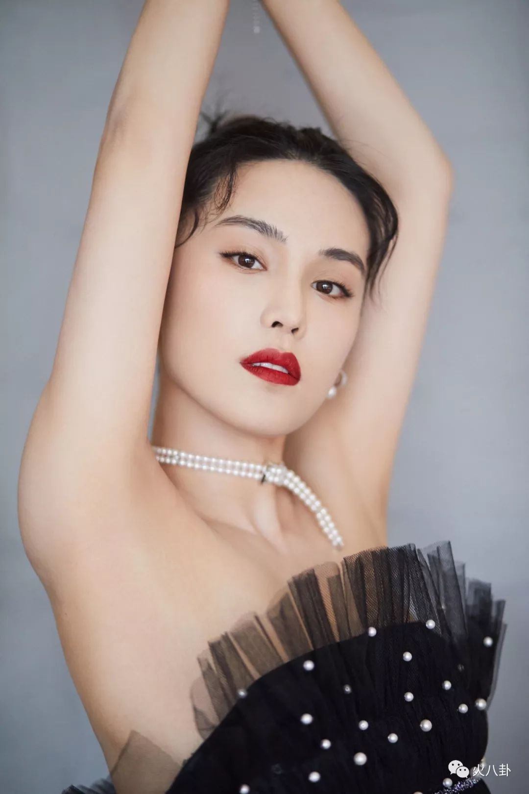 费加罗风尚盛典红毯，韩丹桐暗黑公主蛋糕裙被她穿出绝美冷飒感！