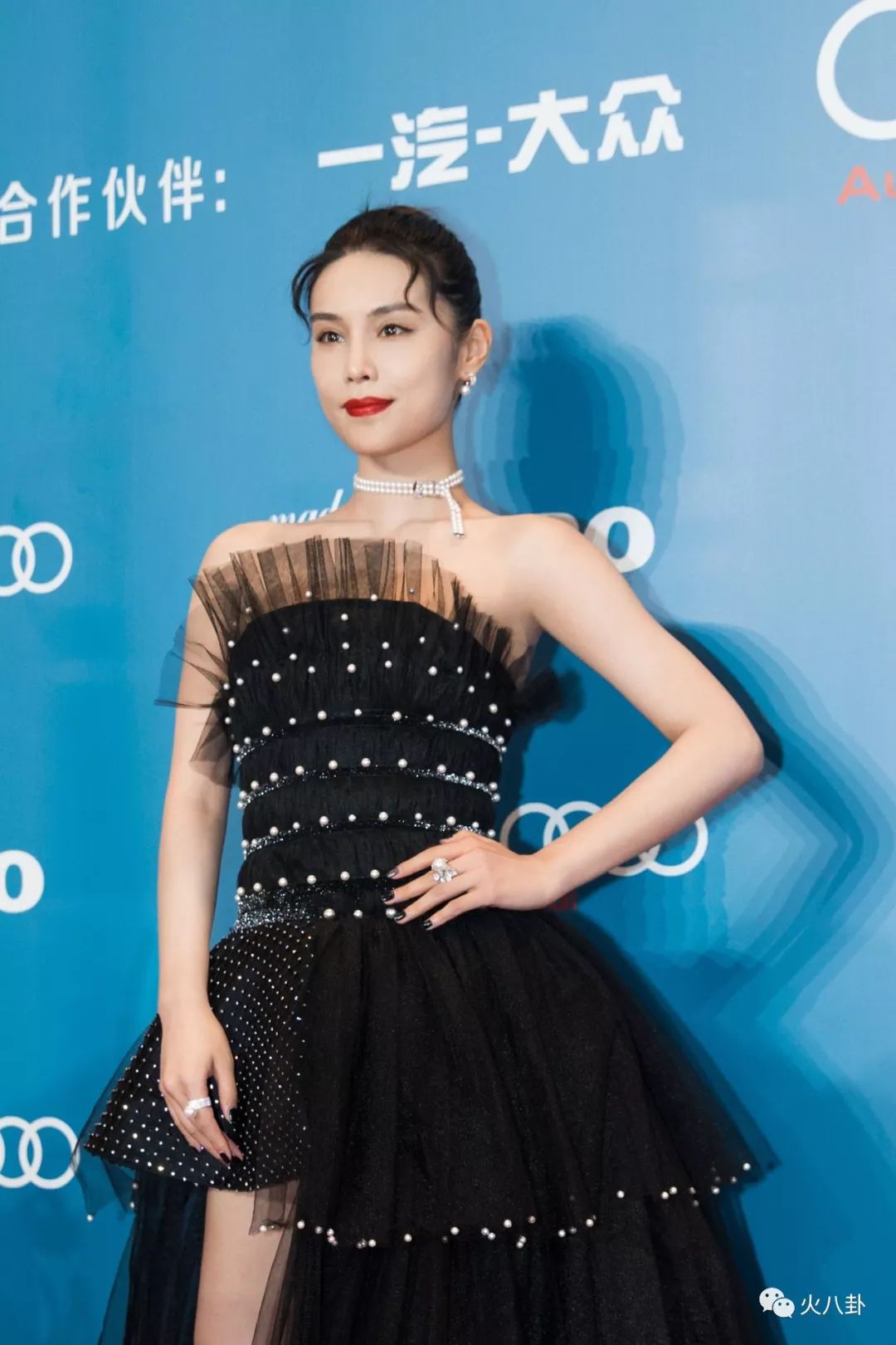 费加罗风尚盛典红毯，韩丹桐暗黑公主蛋糕裙被她穿出绝美冷飒感！