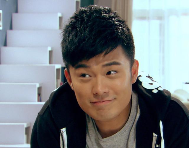 宠女狂魔曾小贤陈赫为参加女儿学校活动特意打扮成叮当猫