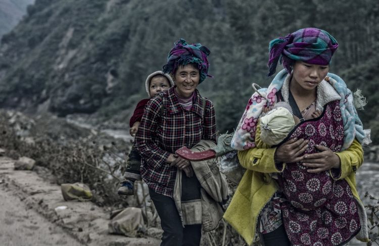 不懂描眉化妆,不去美容健身,8张图直击农村留守妇女的真实生活