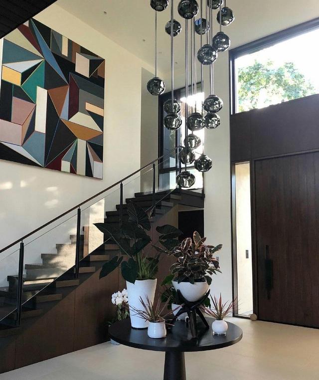 高以翔生前所购婚房曝光挂满建筑类画作仿佛王沥川的家